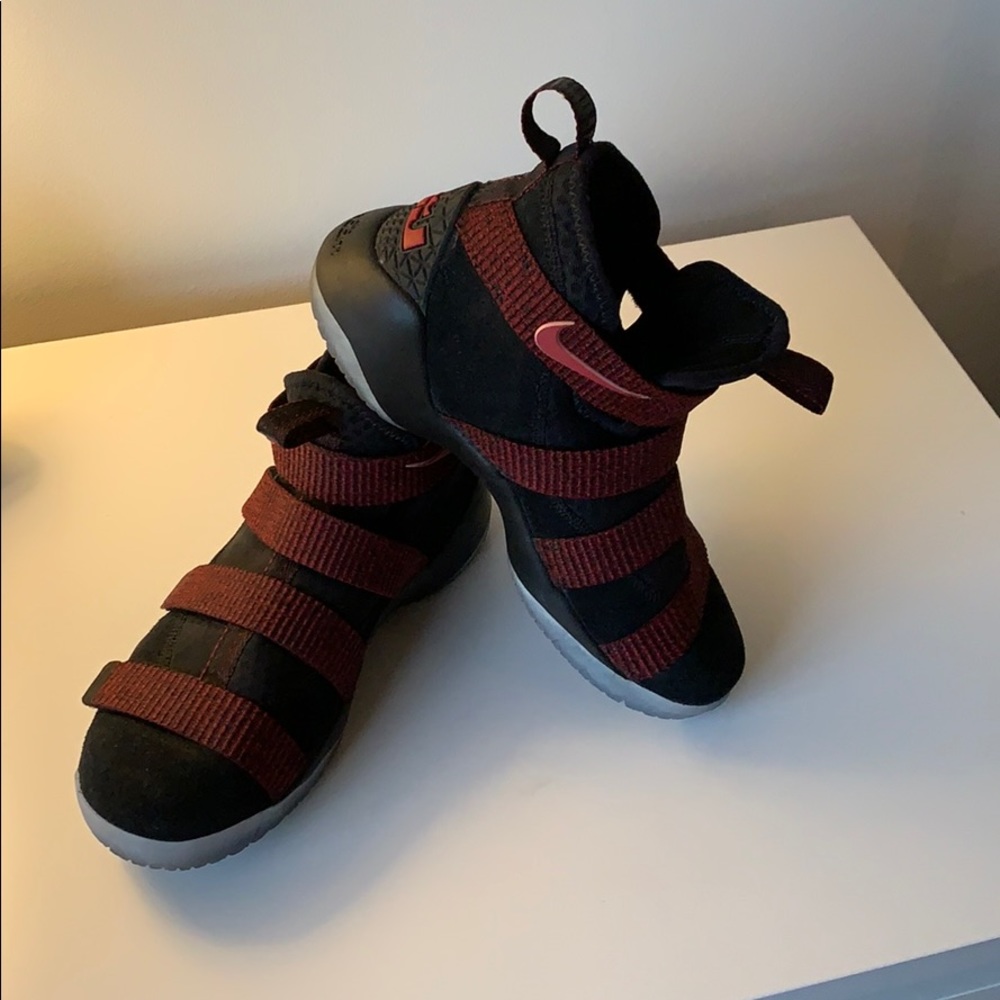 Nike Lebron Soldier XI youth